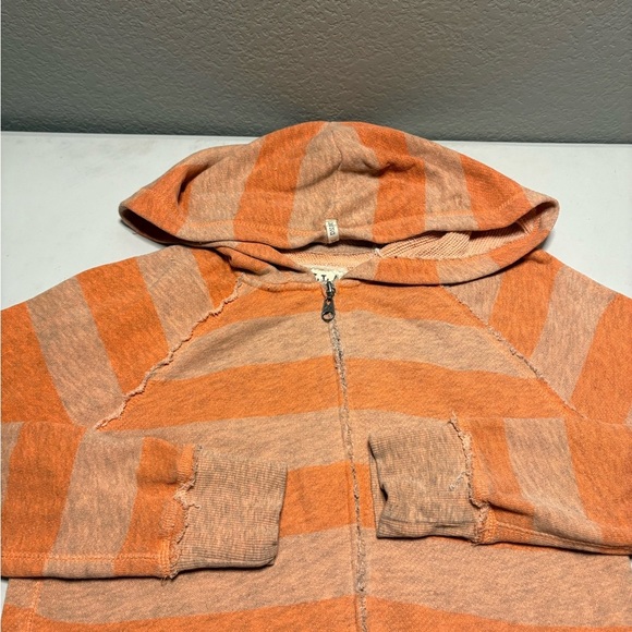 Billabong Women’s Orange and Beige Striped Hoodie - Picture 3 of 9